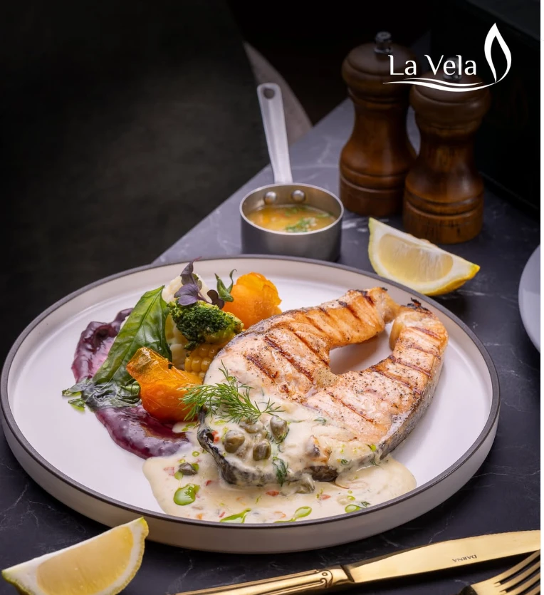 Grilled salmon steak in cream sauce