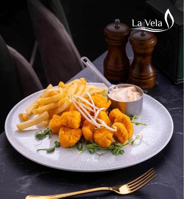 Crispy popcorn shrimp with fries and dip